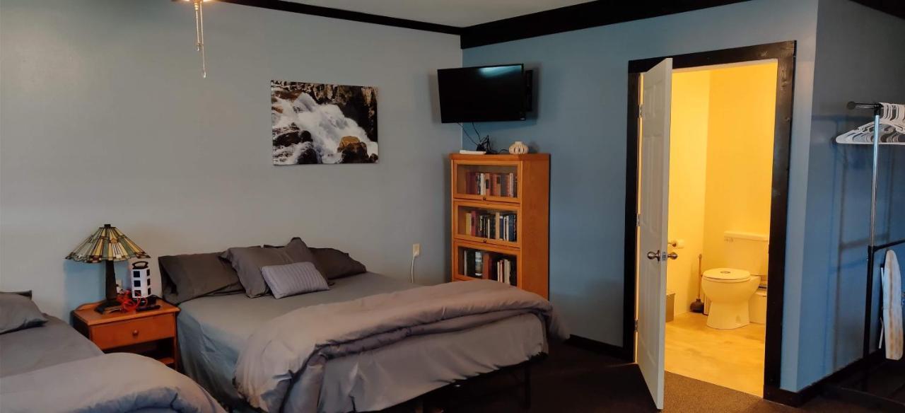 Becker's Private Studio 2 Queen Beds, 1 Futon with a Great Back Yard! Auburn Buitenkant foto
