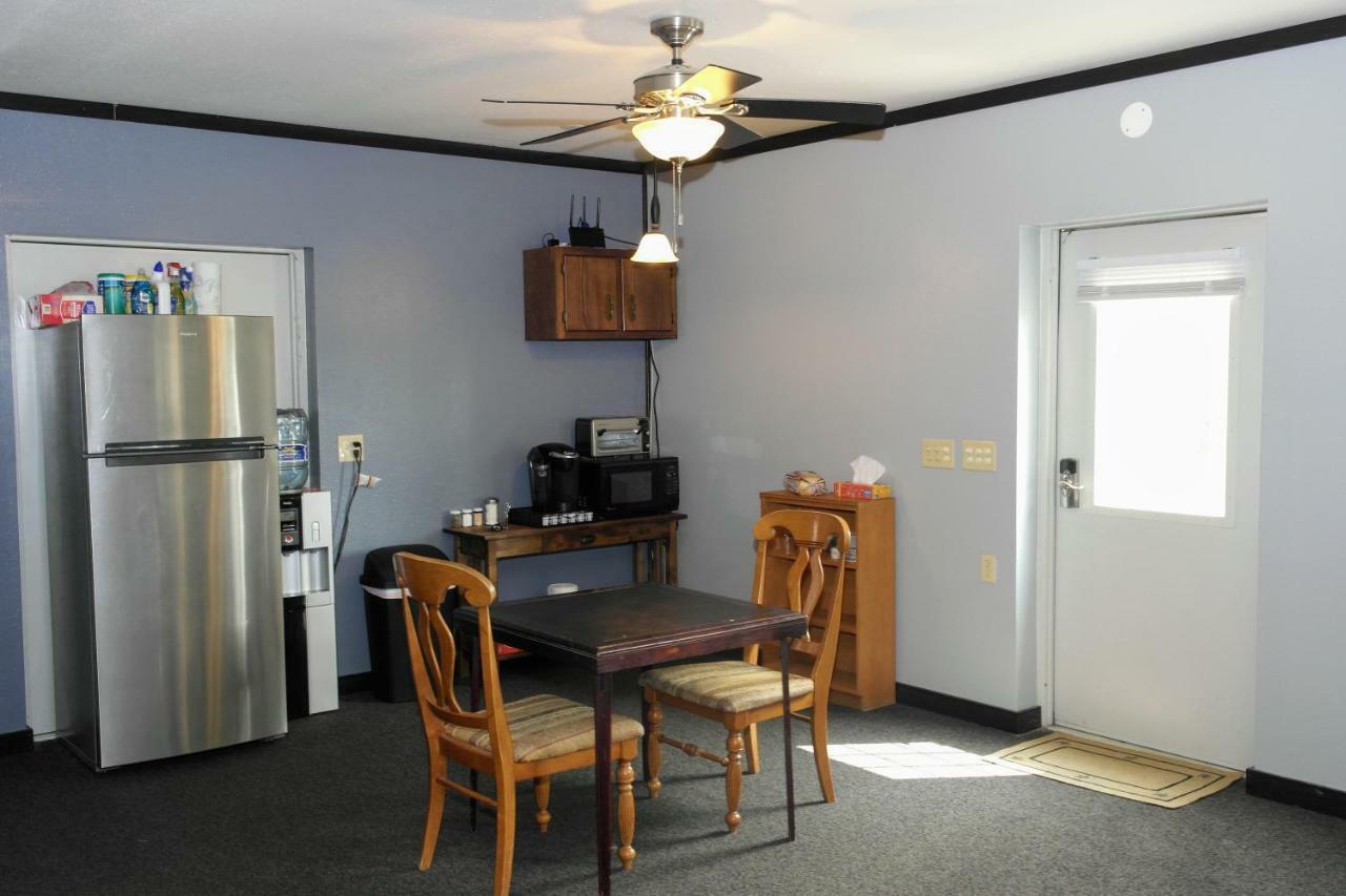 Becker's Private Studio 2 Queen Beds, 1 Futon with a Great Back Yard! Auburn Buitenkant foto